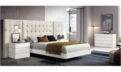 Dormitorio tapizado crema, madera blanca y acabados en gris lacado