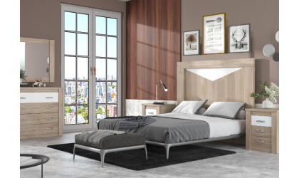 Dormitorio de matrimonio con combinacion de mesillas, comoda y cabecero
