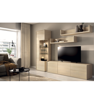 Composición de salón moderna en madera clara con vitrina y estantes