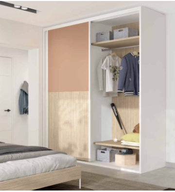 Dormitorio juvenil con cama tapizada y armario corredero