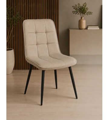 Silla acolchada con respaldo alto y patas negras