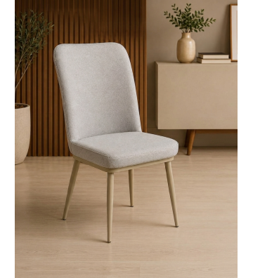 Silla tapizada con patas en tono beige