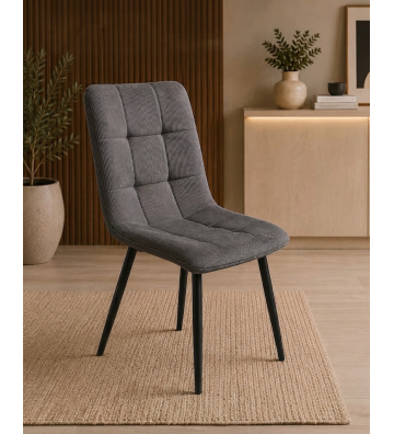 Silla tapizada gris con acabado acanalado